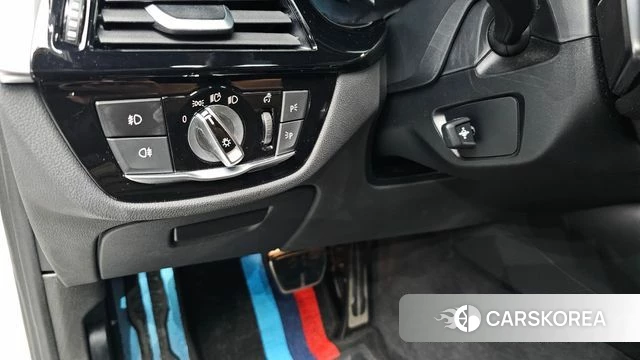 BMW 5 Series (G30) 2018 Белый из Кореи, фото 4