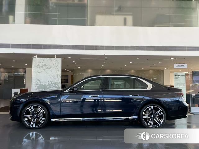BMW 7 series 2025 Черный из Китая, фото 4