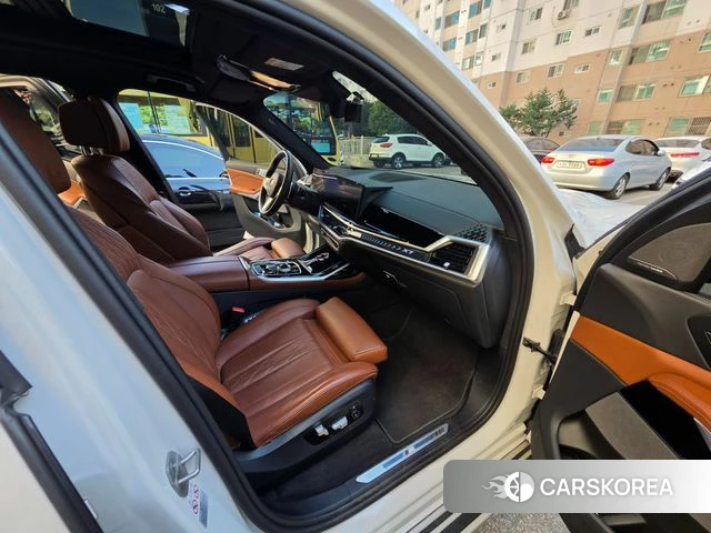 BMW X7 (G07) 2023 Белый из Кореи, фото 4
