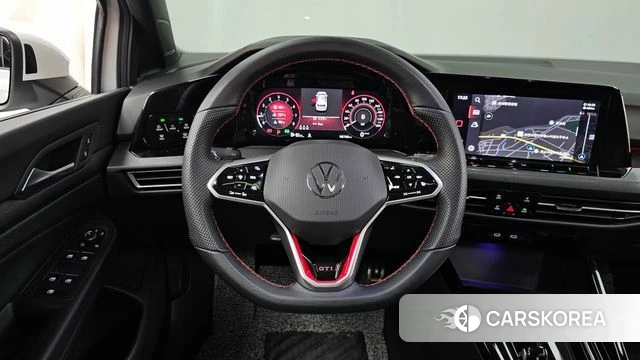Volkswagen Golf 8th Generation 2023 Белый из Кореи, фото 4