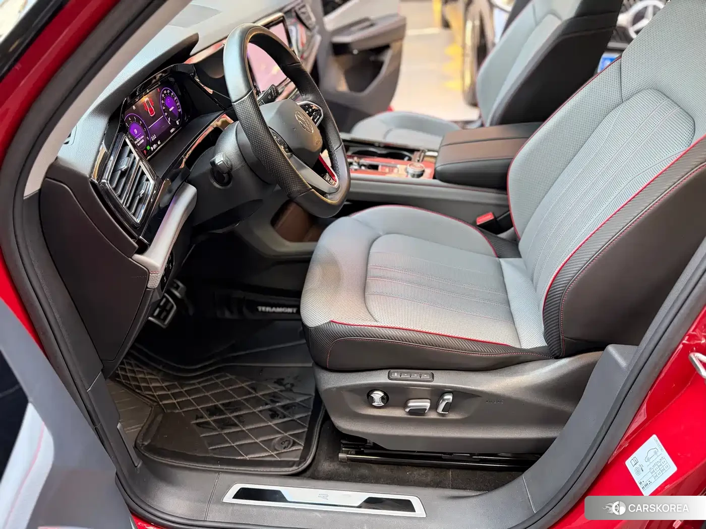Volkswagen Touareg 2023 Red/purple из Китая, фото 4