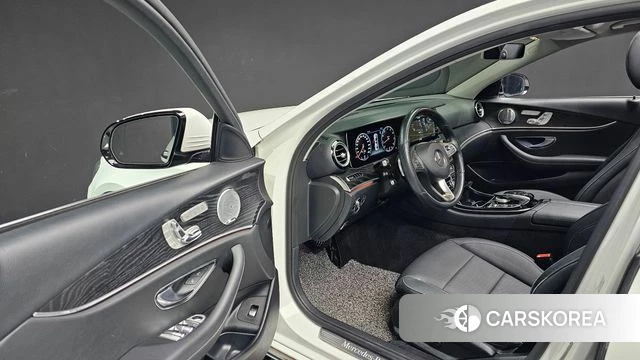 Mercedes-Benz E-Class W213 2018 Белый из Кореи, фото 4