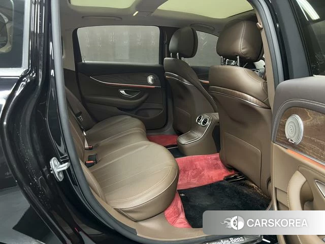 Mercedes-Benz E-Class 2023 Черный из Китая, фото 4