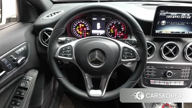 Mercedes-Benz A-Class W176 2018 Белый из Кореи, фото 4