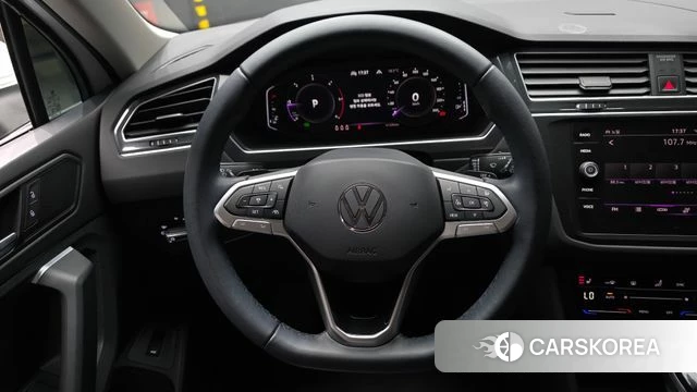 Volkswagen Tiguan second Generation 2024 Белый из Кореи, фото 4