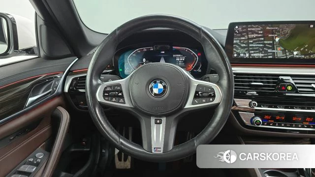 BMW 5 Series (G30) 2021 Белый из Кореи, фото 4