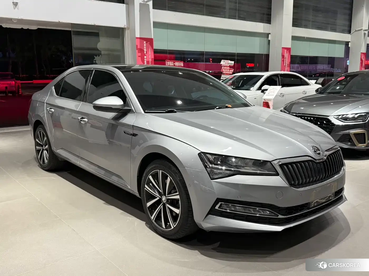Skoda Superb 2023 Silver/gray из Китая, фото 4