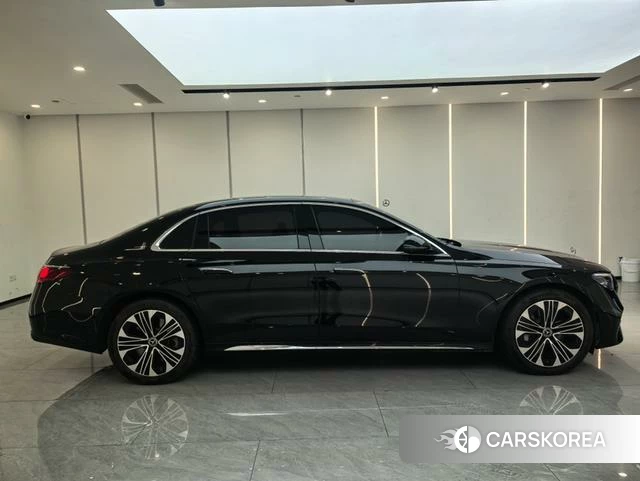 Mercedes-Benz E-Class 2025 Черный из Китая, фото 4
