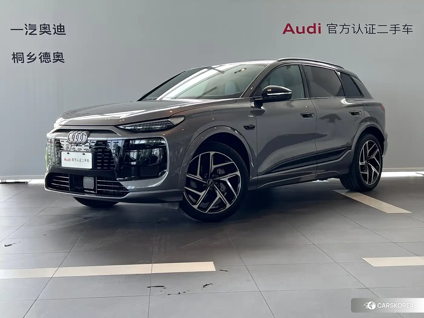 Audi Q6L 2025 Silver/gray из Китая, фото 4