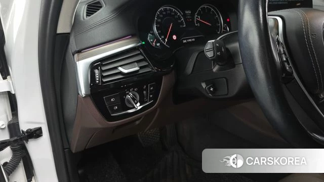BMW 5 Series (G30) 2018 Белый из Кореи, фото 4