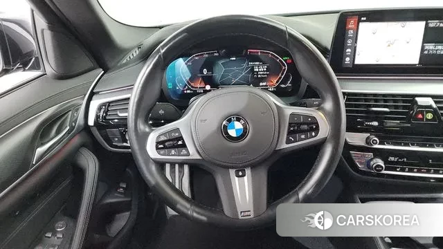 BMW 5 Series (G30) 2022 Черный из Кореи, фото 4