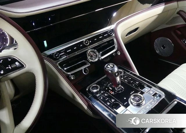 Bentley Flying Spur 3rd Generation 2021 Жемчужный цвет из Кореи, фото 4