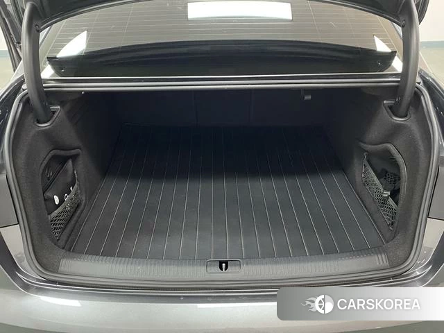 Audi A4L 2025 Темно-серый из Китая, фото 4