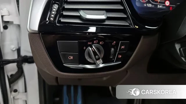 BMW 5 Series (G30) 2020 Белый из Кореи, фото 4