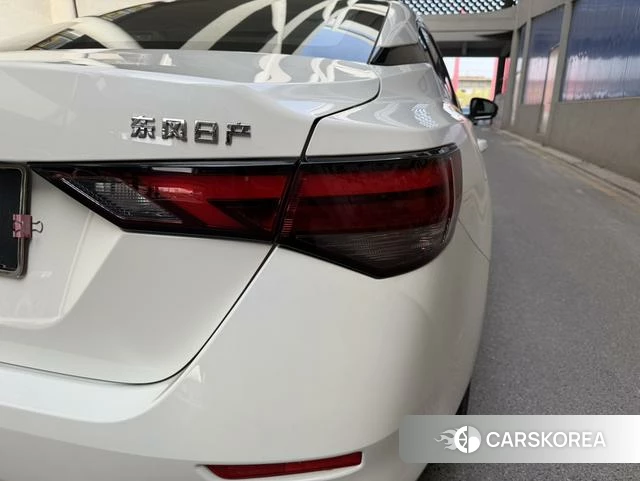 Nissan Sylphy 2021 Белый из Китая, фото 4