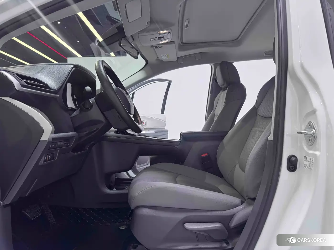Toyota Granvia 2024 Белый из Китая, фото 4