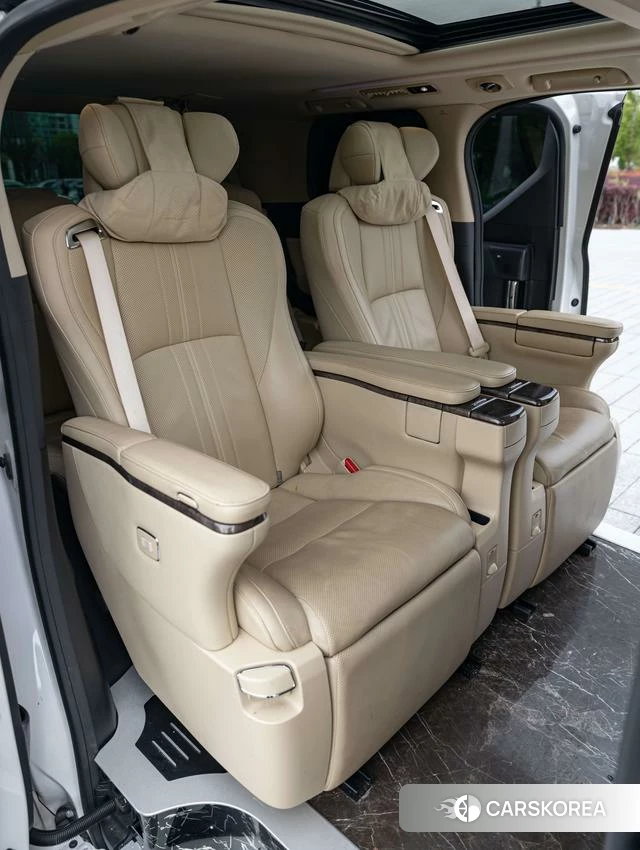 Toyota Alphard 2023 Белый из Китая, фото 4