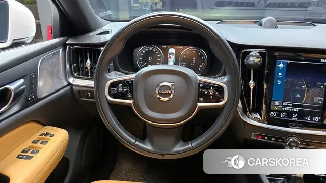 Volvo V60 Cross-Country 2nd Generation 2020 Белый из Кореи, фото 4