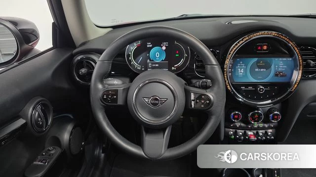 Mini Cooper 2023 Красный из Кореи, фото 4