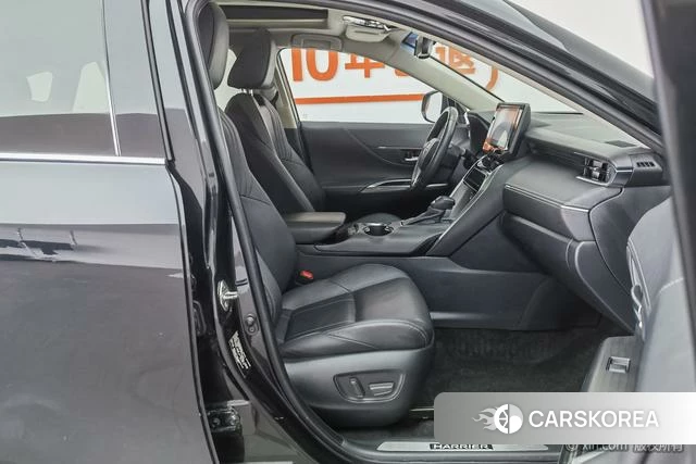 Toyota Harrier 2021 Черный из Китая, фото 4