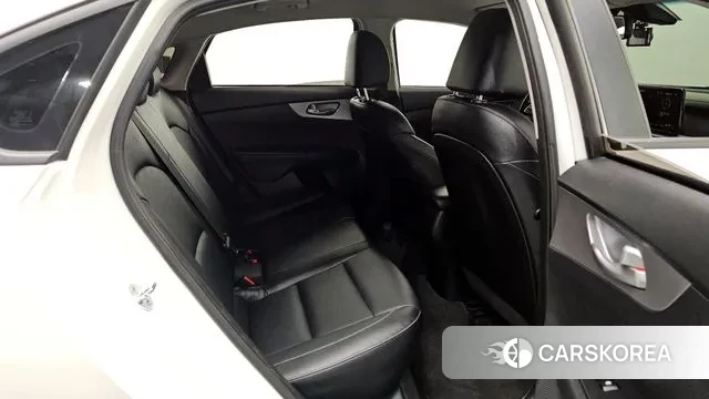 Kia The New K3 2nd generation 2022 Белый из Кореи, фото 4