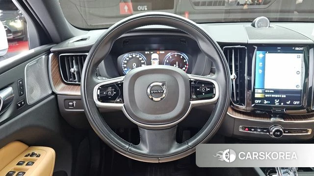 Volvo XC60 second Generation 2021 Белый из Кореи, фото 4