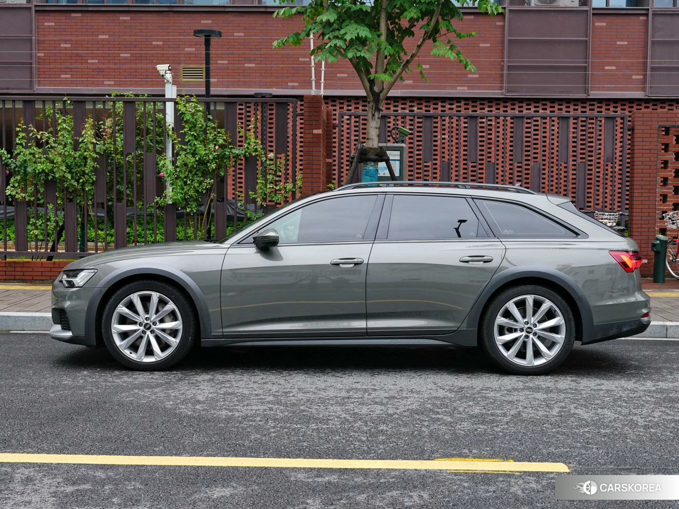 Audi A6 2020 Серебристо-серый из Китая, фото 4