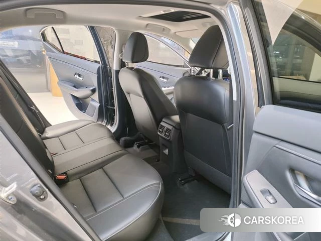 Nissan Sylphy 2025 Серебристо-серый из Китая, фото 4