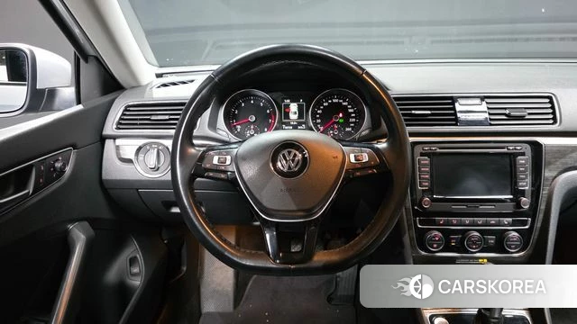 Volkswagen The New Passat 2018 Серебристо-серый из Кореи, фото 4