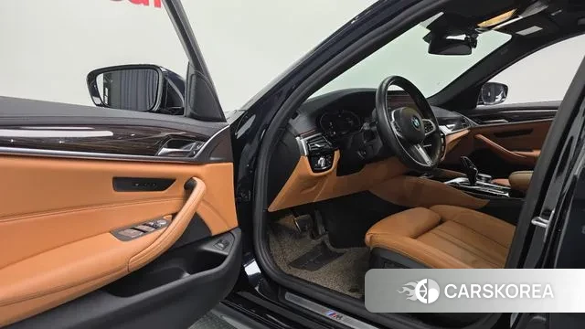 BMW 5 Series (G30) 2021 Черный из Кореи, фото 4