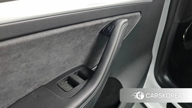Tesla Model Y 2024 Белый из Кореи, фото 4