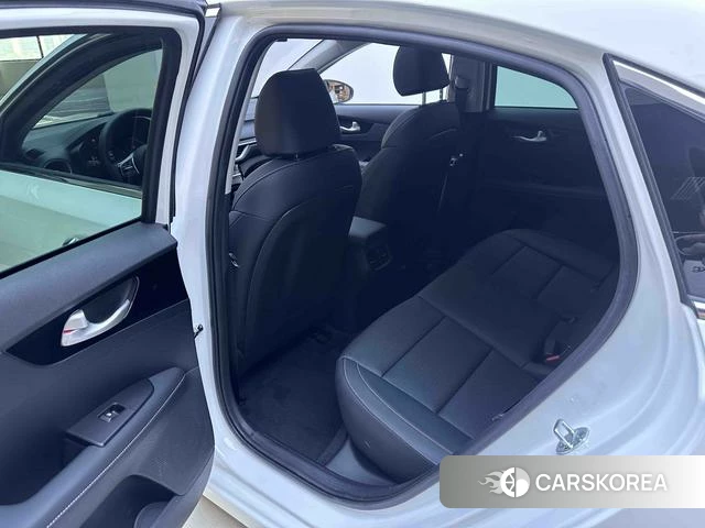 Kia K3 2022 Белый из Китая, фото 4