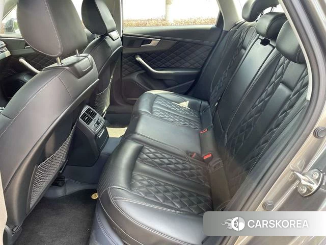 Audi A4L 2021 Темно-серый из Китая, фото 4