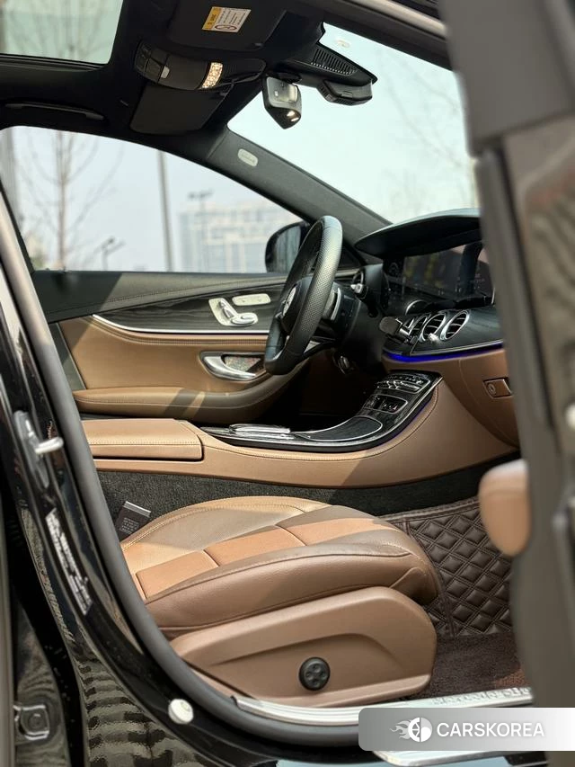 Mercedes-Benz E-Class 2023 Черный из Китая, фото 4