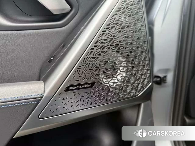 BMW i5 2025 Серебристо-серый из Китая, фото 4