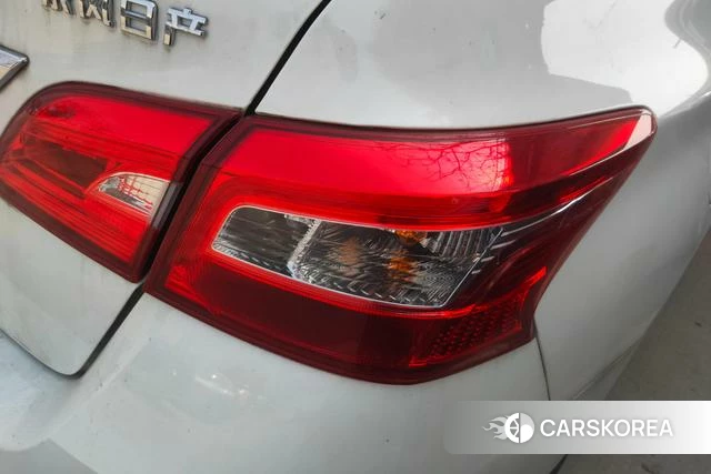 Nissan Sylphy 2024 Белый из Китая, фото 4