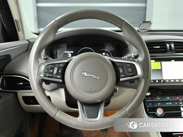 Jaguar XE 2018 Черный из Кореи, фото 4