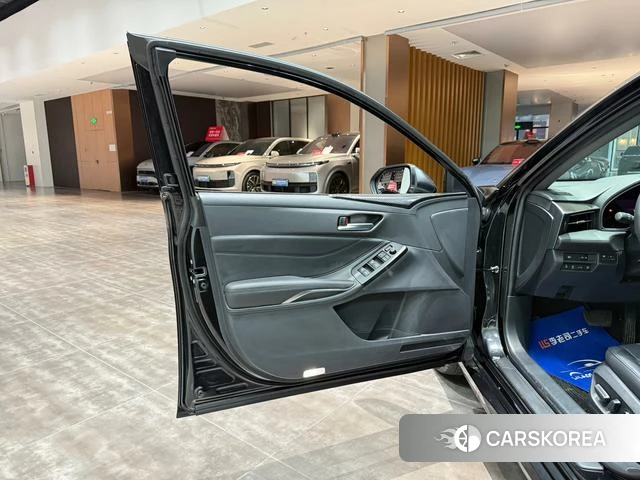 Toyota Avalon 2024 Черный из Китая, фото 4