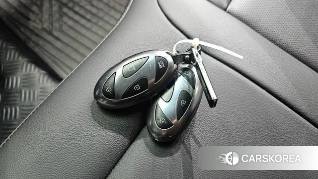 Hyundai Staria 2024 Серебристо-серый из Кореи, фото 4