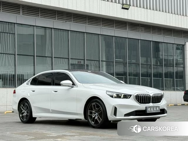 BMW 5 series 2025 Белый из Китая, фото 4