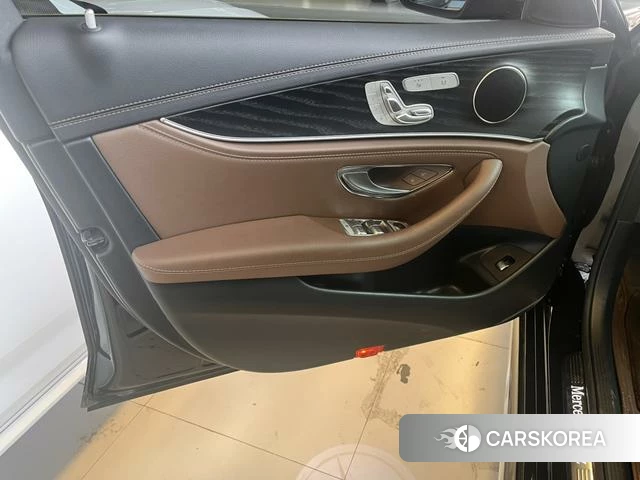 Mercedes-Benz E-Class 2023 Черный из Китая, фото 4