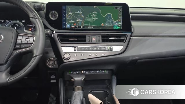 Lexus ES300h 7th generation 2024 Серебряный из Кореи, фото 4