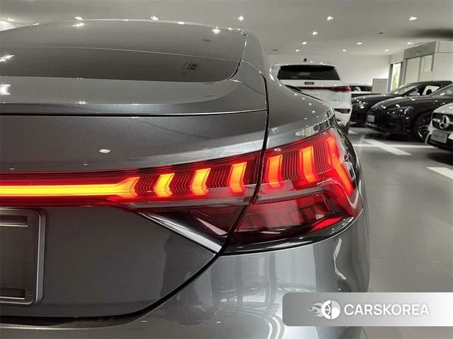 Audi e-tron 2025 Черный из Китая, фото 4