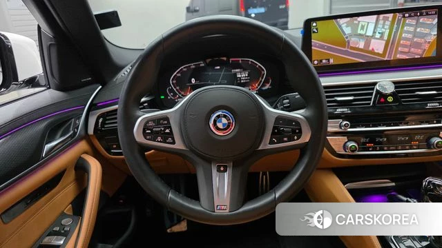 BMW 5 Series (G30) 2023 Белый из Кореи, фото 4