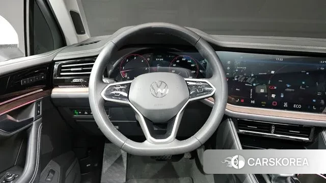 Volkswagen Touareg 3rd generation 2024 Белый из Кореи, фото 4