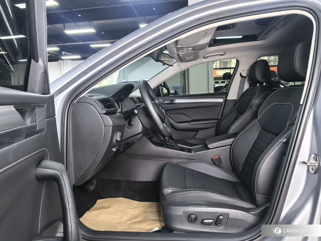 Skoda Superb 2023 Серебристо-серый из Китая, фото 4