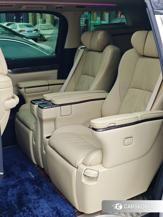Toyota Vellfire 2022 Белый из Китая, фото 4