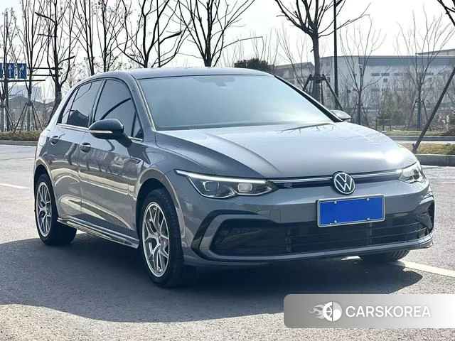 Volkswagen Golf 2024 Серебристо-серый из Китая, фото 4