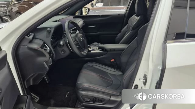 Lexus UX300h 2025 Белый из Кореи, фото 4