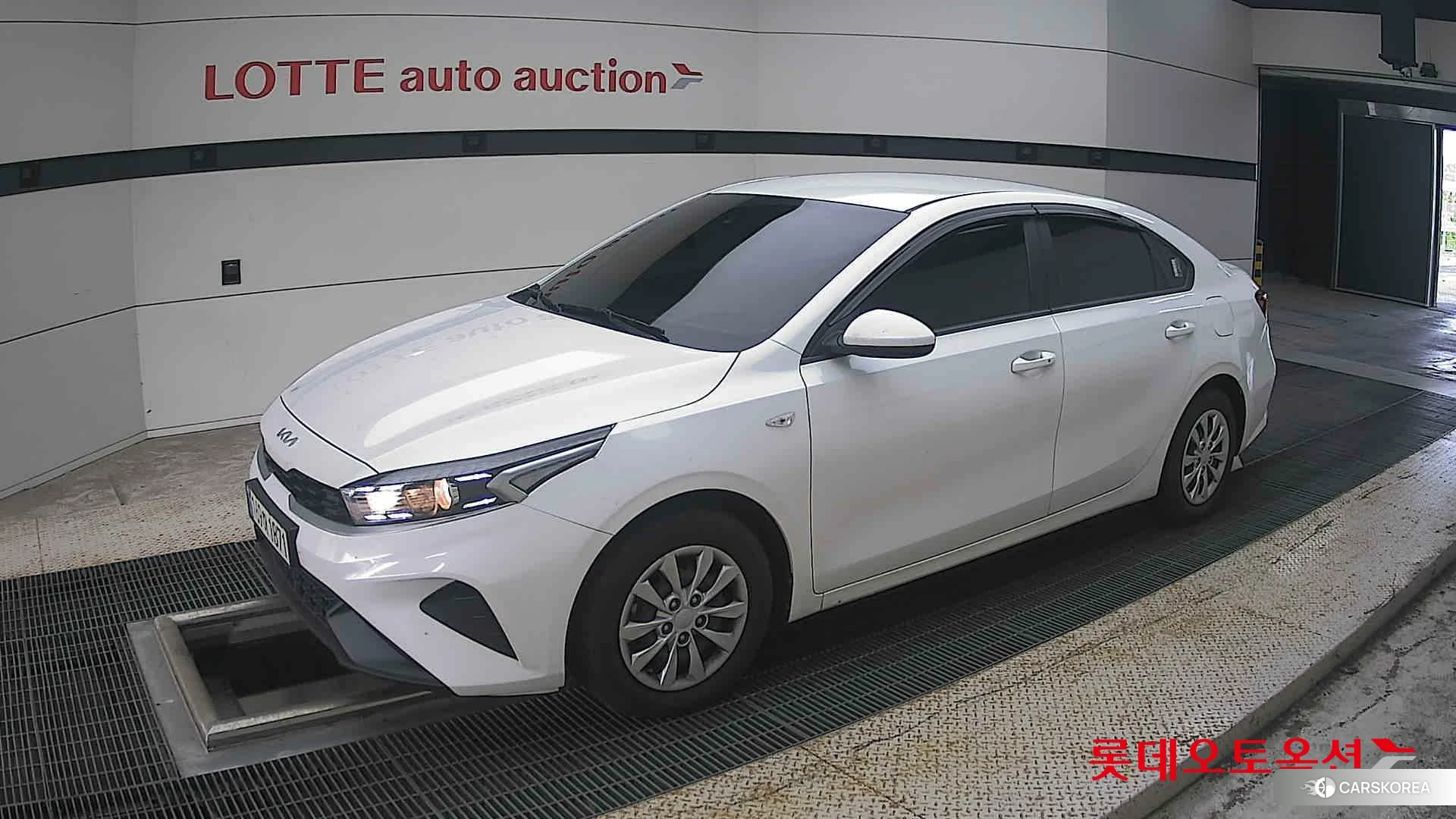 Kia K3 2022 Snow White Pearl из Кореи, фото 4